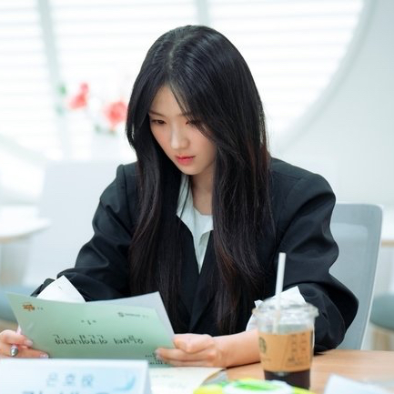 A moment captured by a fan of Kim Hyeyoon