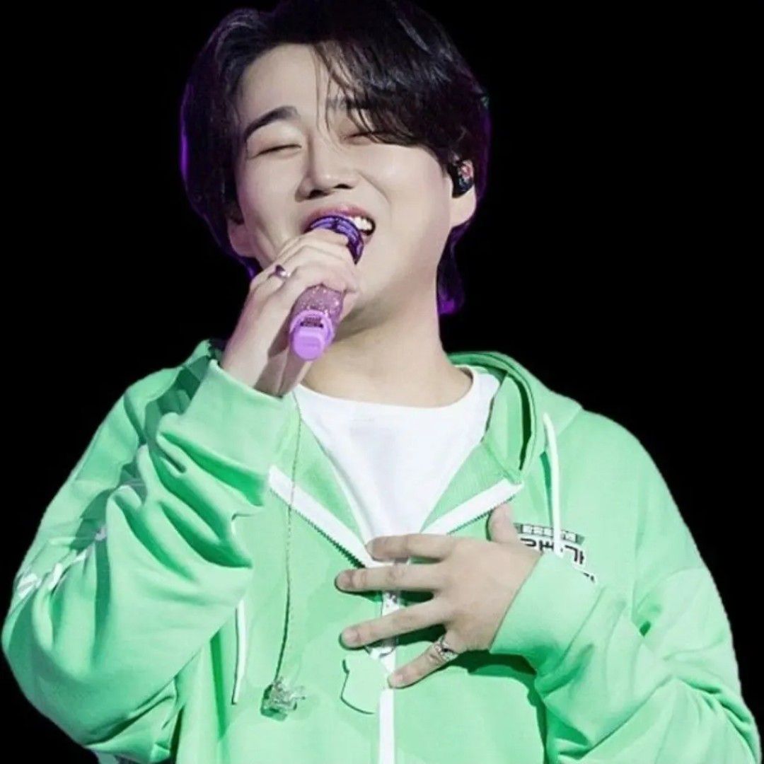 A moment captured by a fan of Hwang Youngwoong