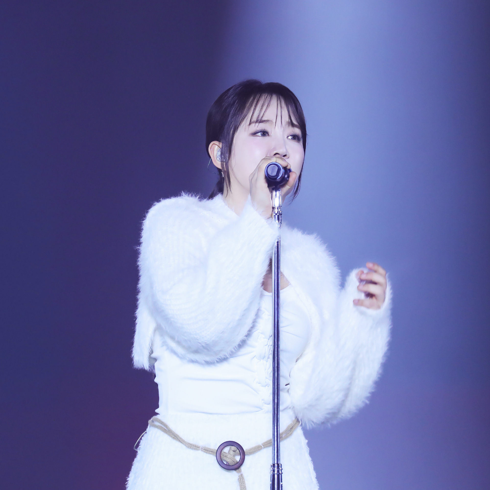 Behind-the-scenes cut of Younha