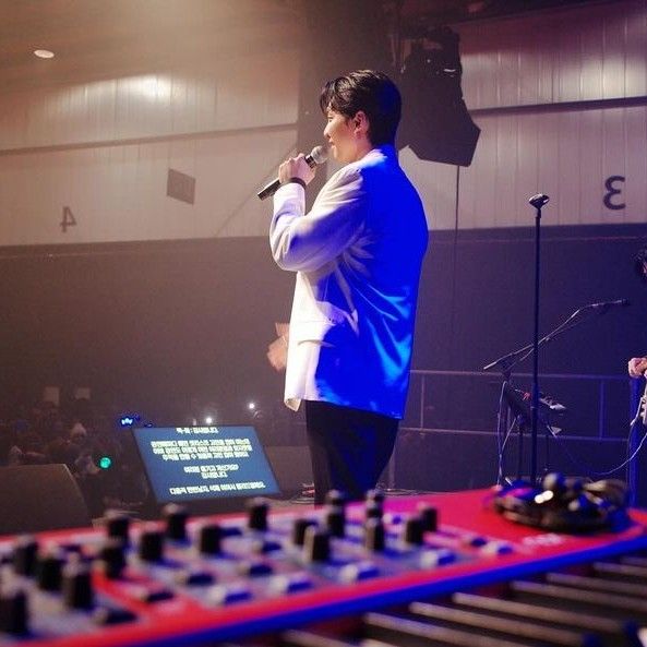 A moment captured by a fan of Lee Seunggi