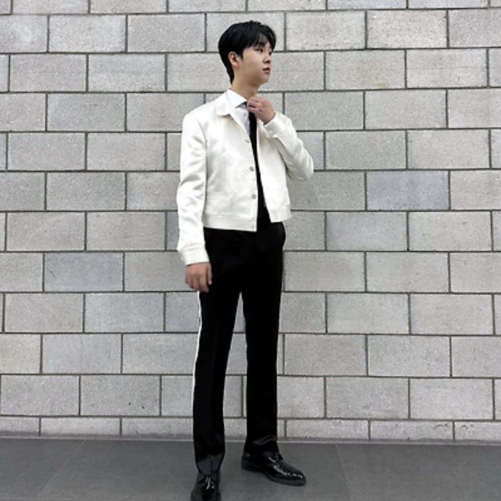 A moment captured by a fan of Song Minjun