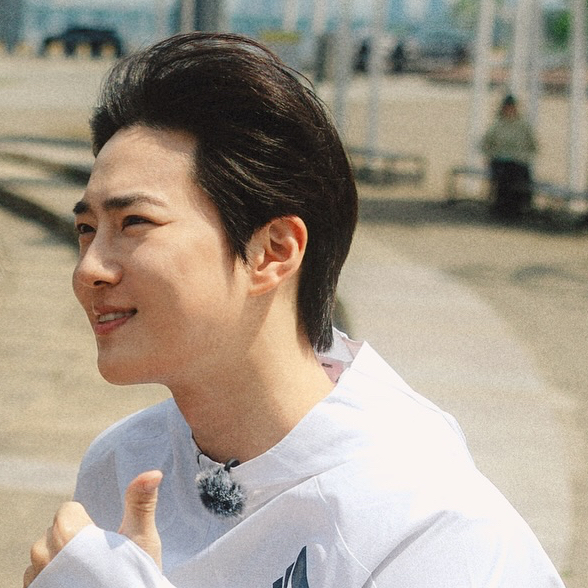 Behind-the-scenes cut of Suho