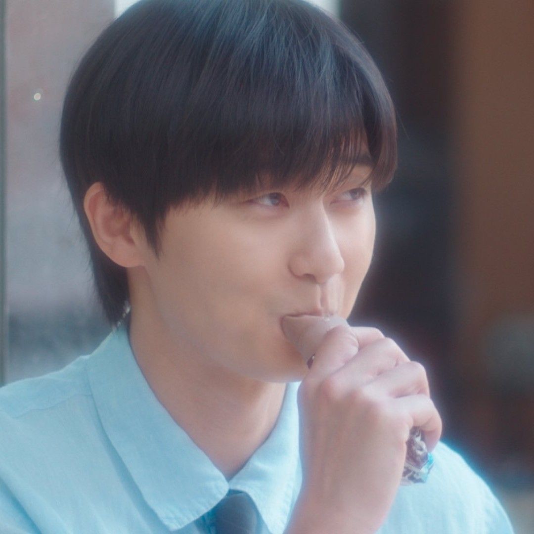 A moment captured by a fan of Park Seojoon