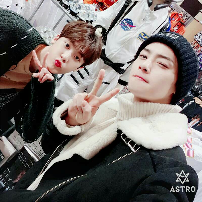 Cuplikan di balik layar dari Cha Eunwoo