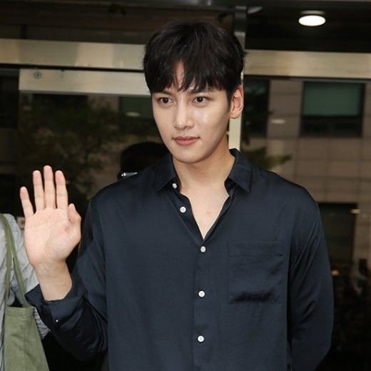 Behind-the-scenes cut of Ji Changwook