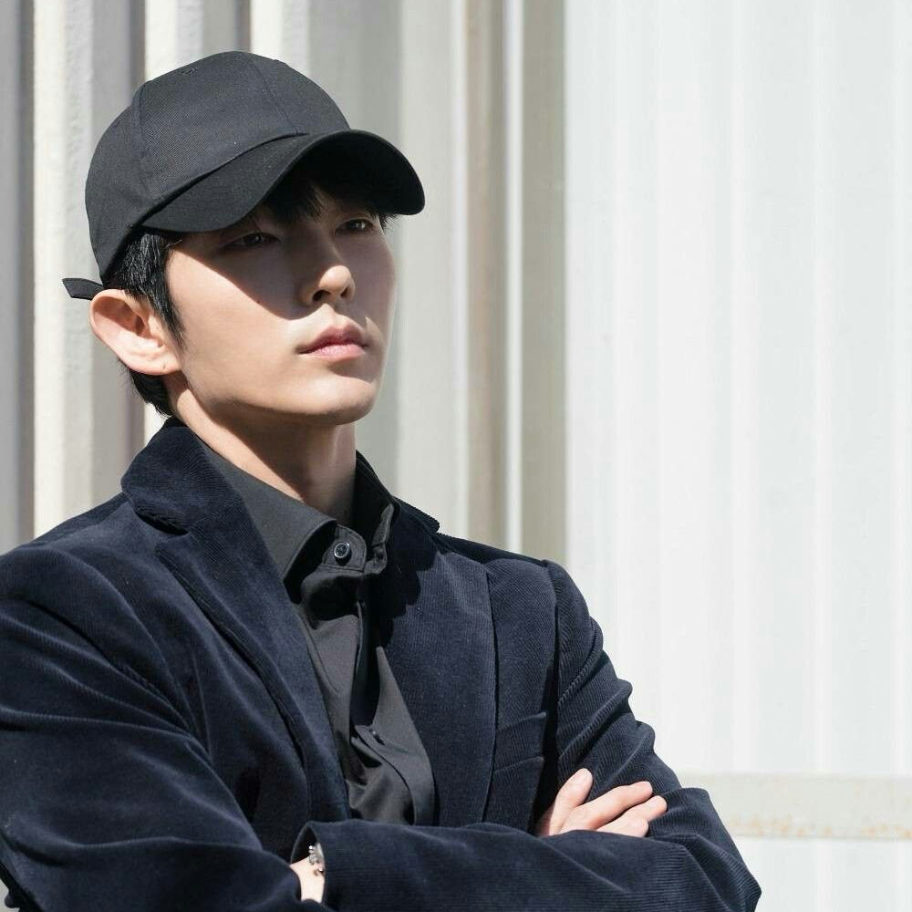 Behind-the-scenes cut of Lee Joongi