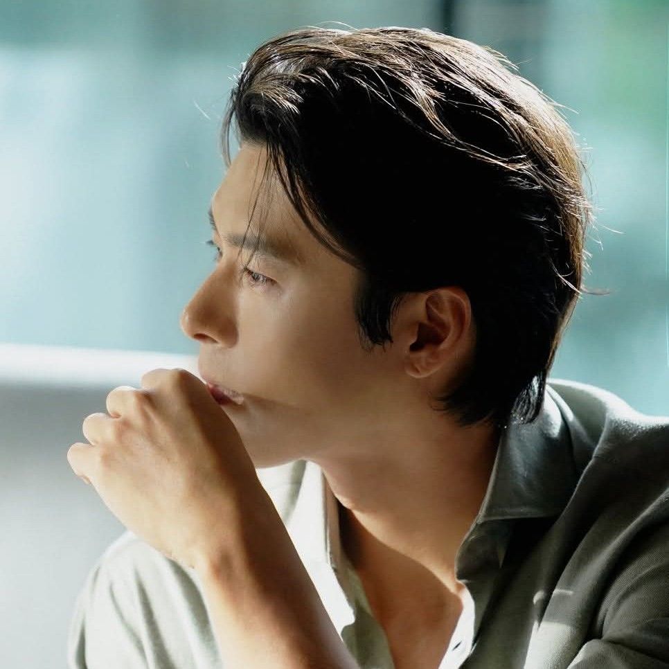 Momen yang diabadikan oleh penggemar Hyun Bin