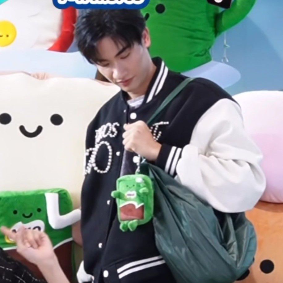 A moment captured by a fan of Tay Tawan Vihokratana