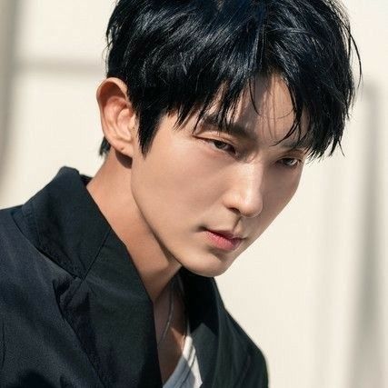 Behind-the-scenes cut of Lee Joongi