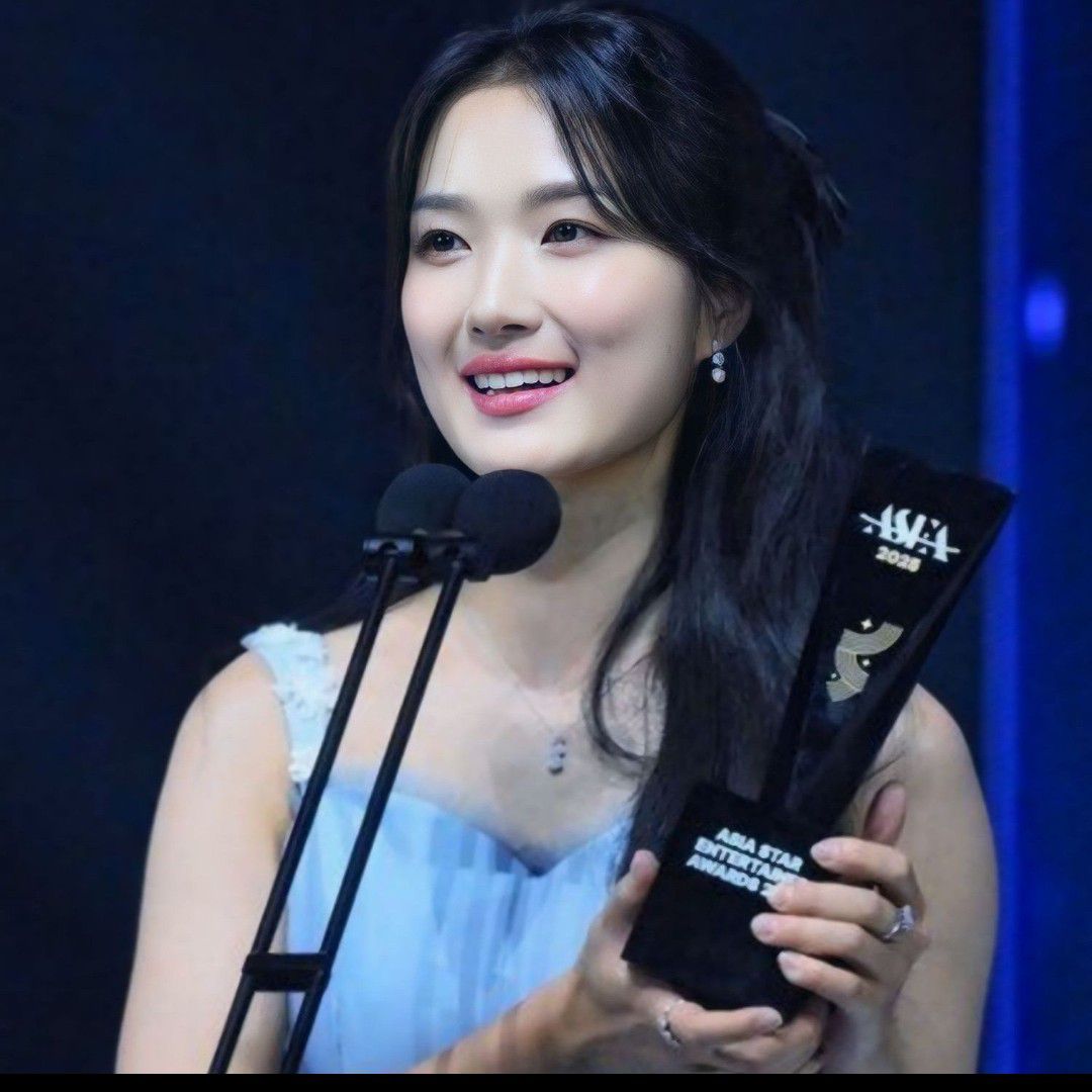 Latest photo of Kim Hyeyoon