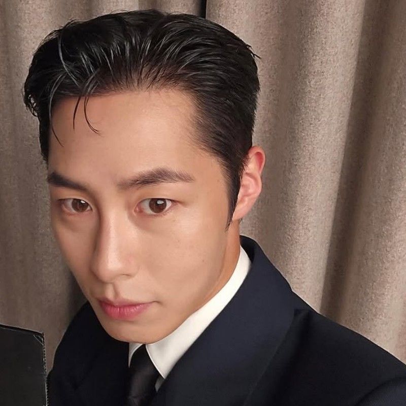 Cuplikan di balik layar dari Lee Jaewook