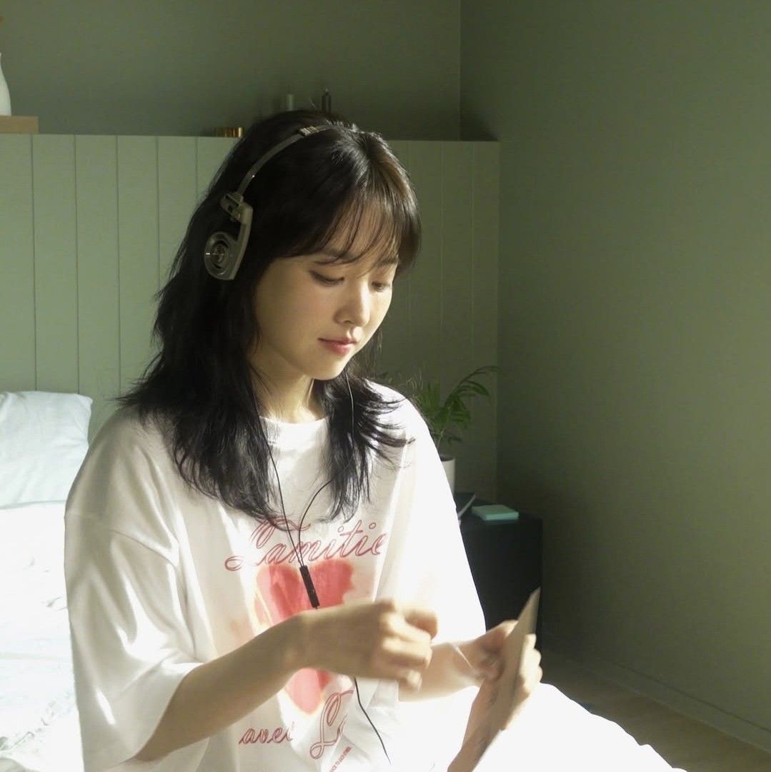 Behind-the-scenes cut of Park Boyoung
