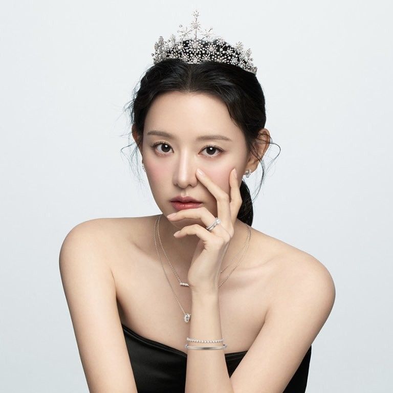 Behind-the-scenes cut of Kim Jiwon