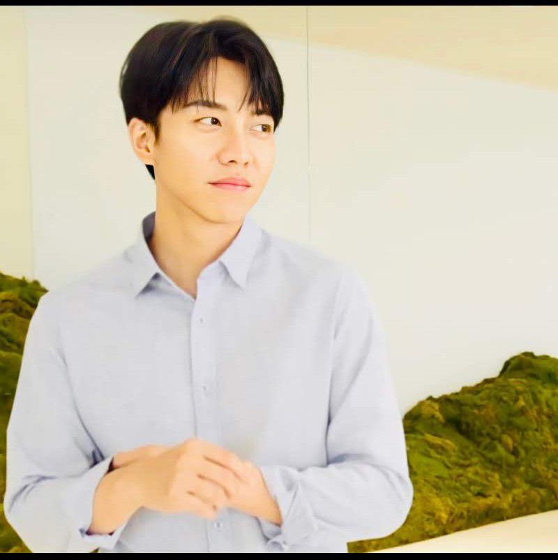Behind-the-scenes cut of Lee Seunggi