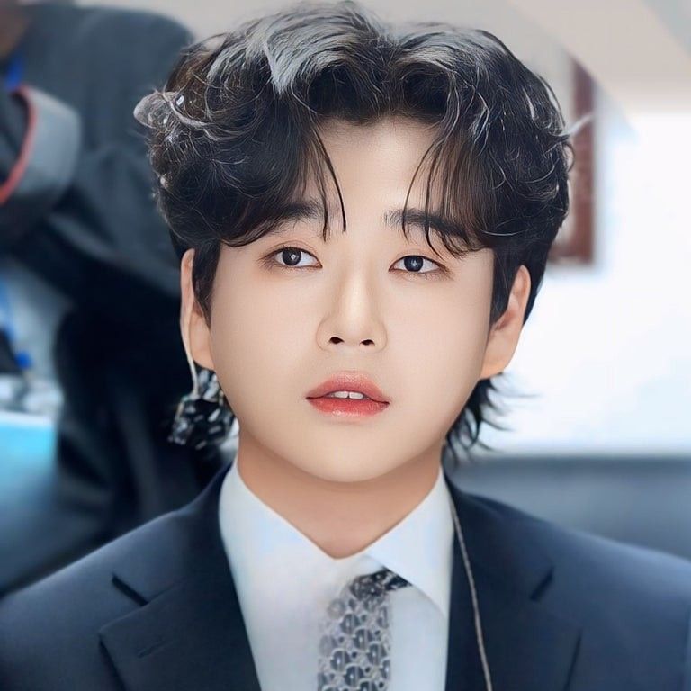 Latest photo of Hwang Youngwoong