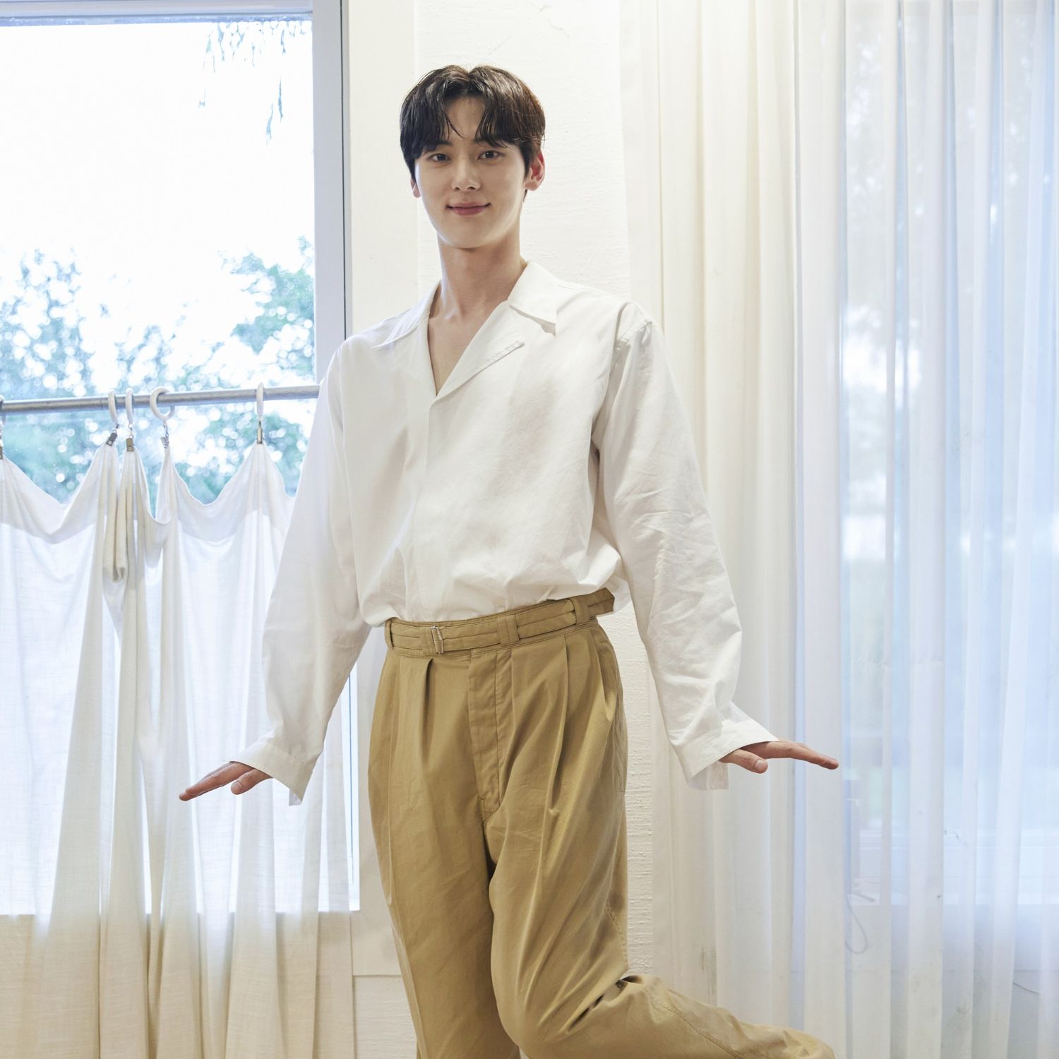 A moment captured by a fan of Hwang Minhyun