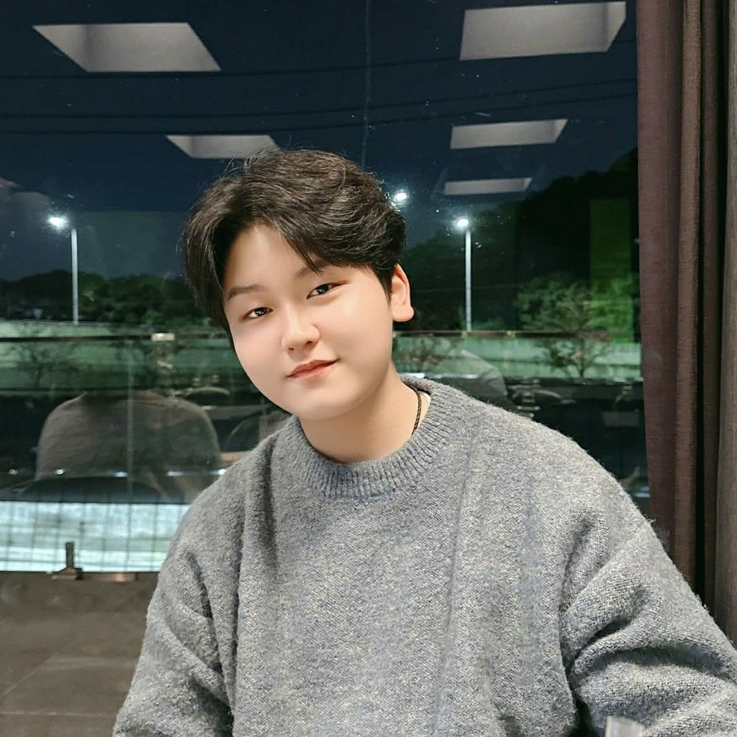 A moment captured by a fan of Park Sungon