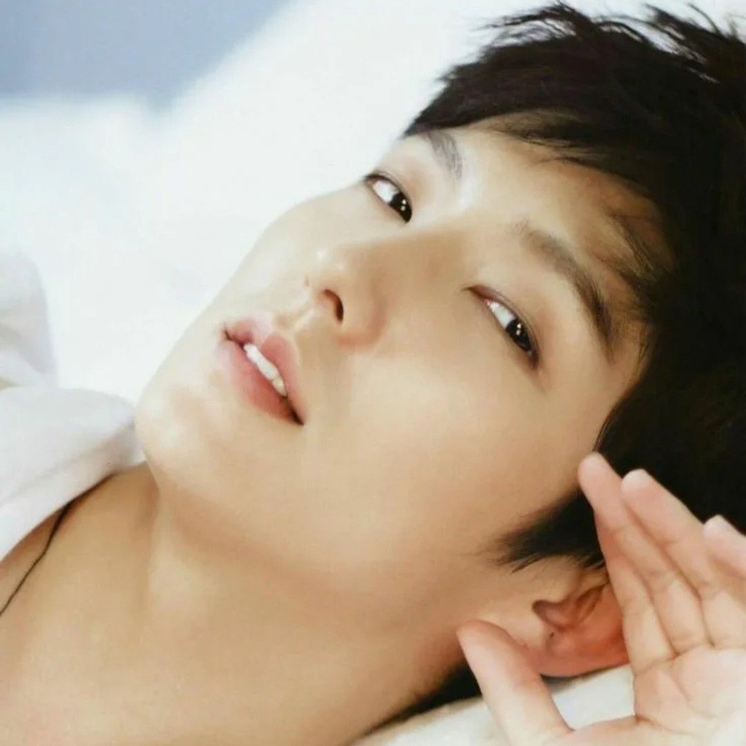 Behind-the-scenes cut of Lee Joongi