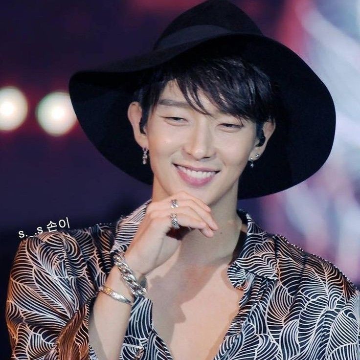 A moment captured by a fan of Lee Joongi