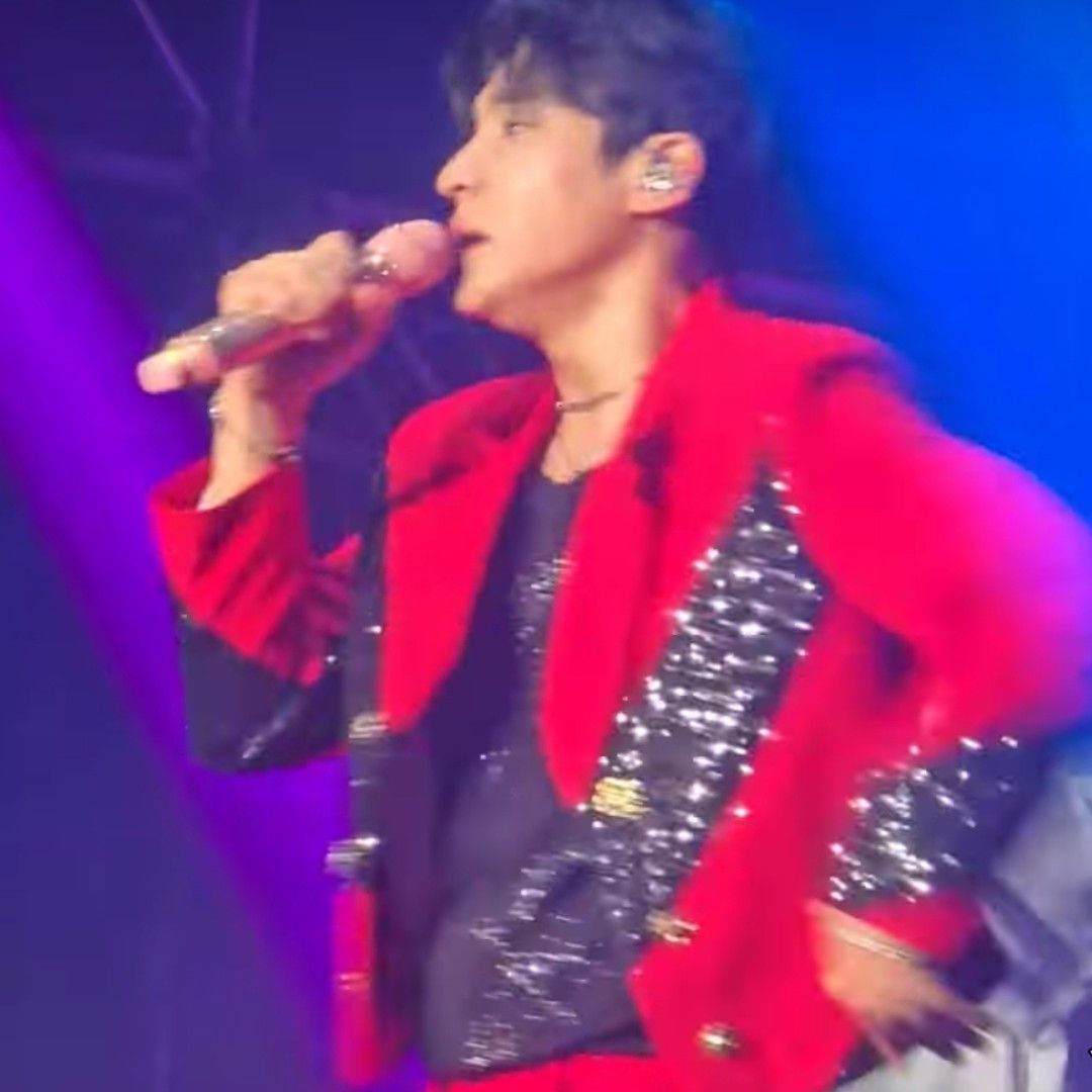 A moment captured by a fan of Seong Ri