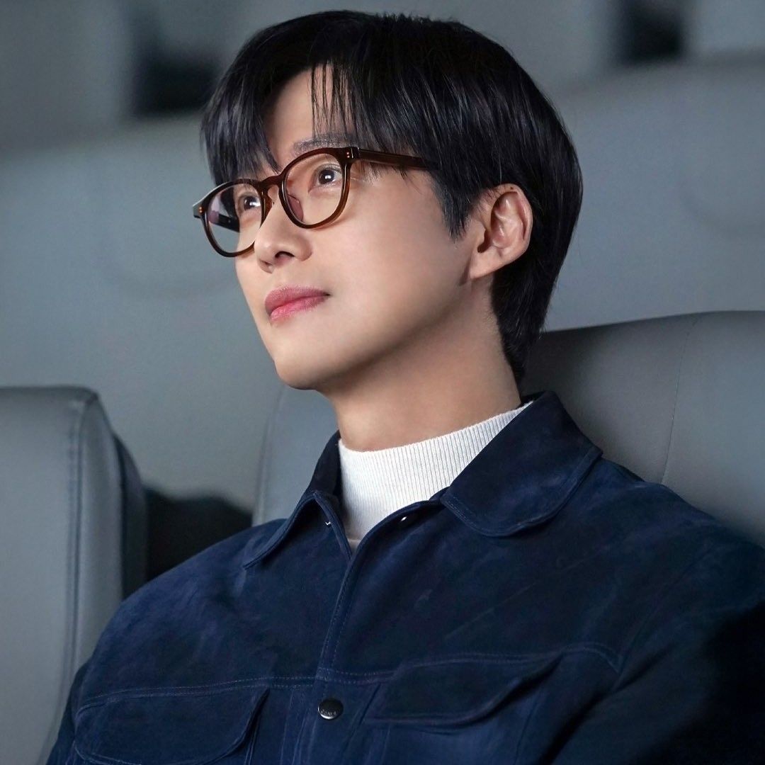 Behind-the-scenes cut of Namkoong Min