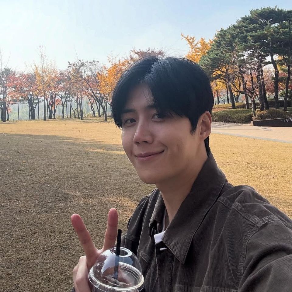 Behind-the-scenes cut of Kim Seonho