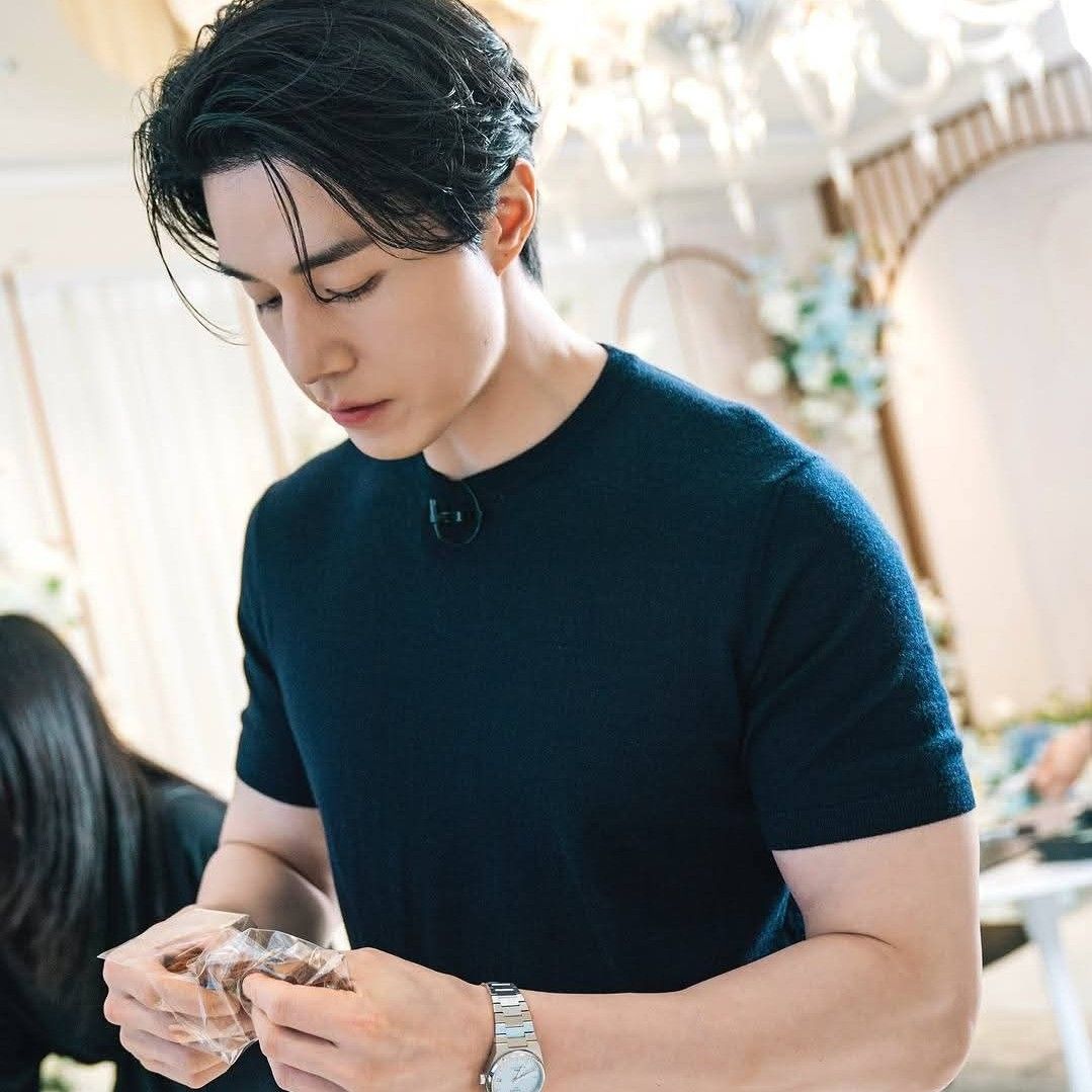 Cuplikan di balik layar dari Lee Dongwook
