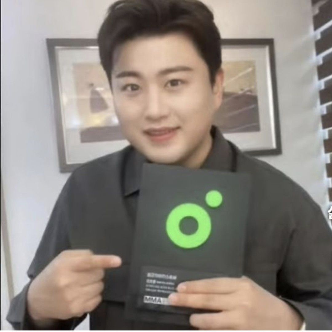 Behind-the-scenes cut of Kim Hojoong