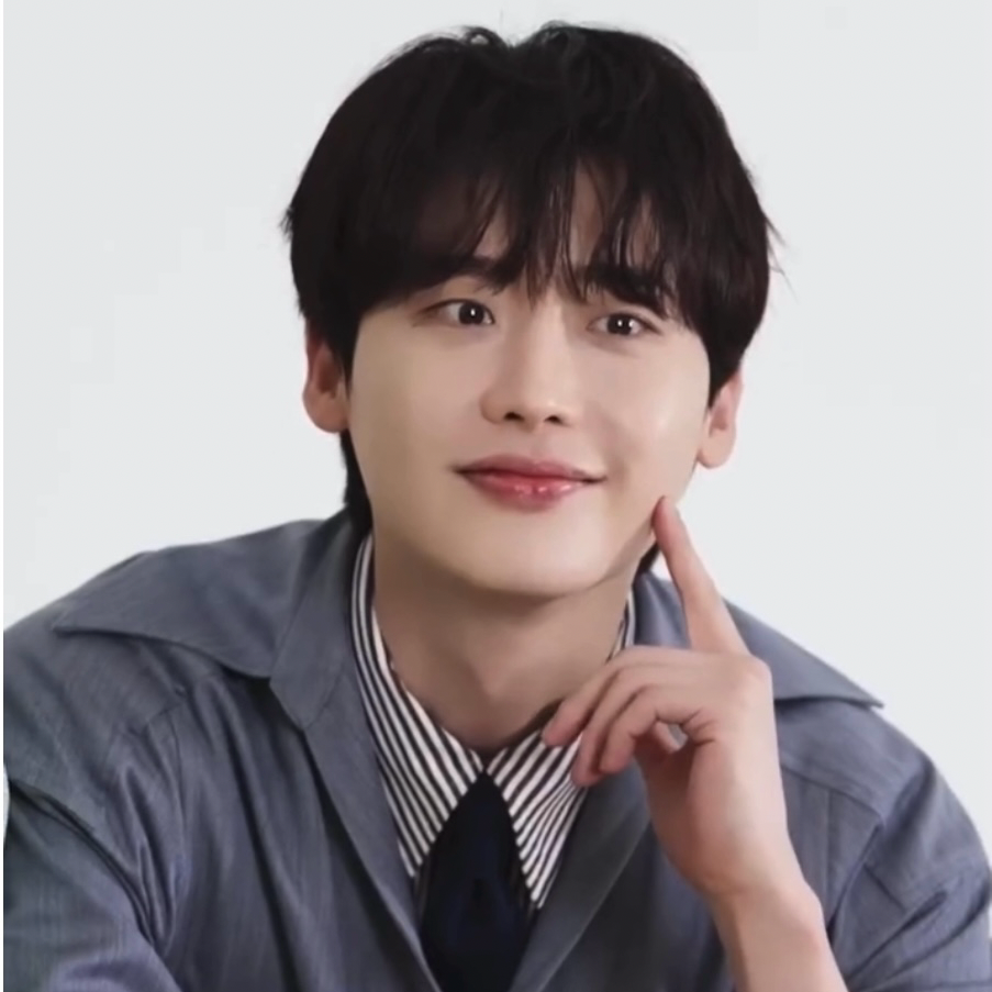 A moment captured by a fan of Lee Jongsuk
