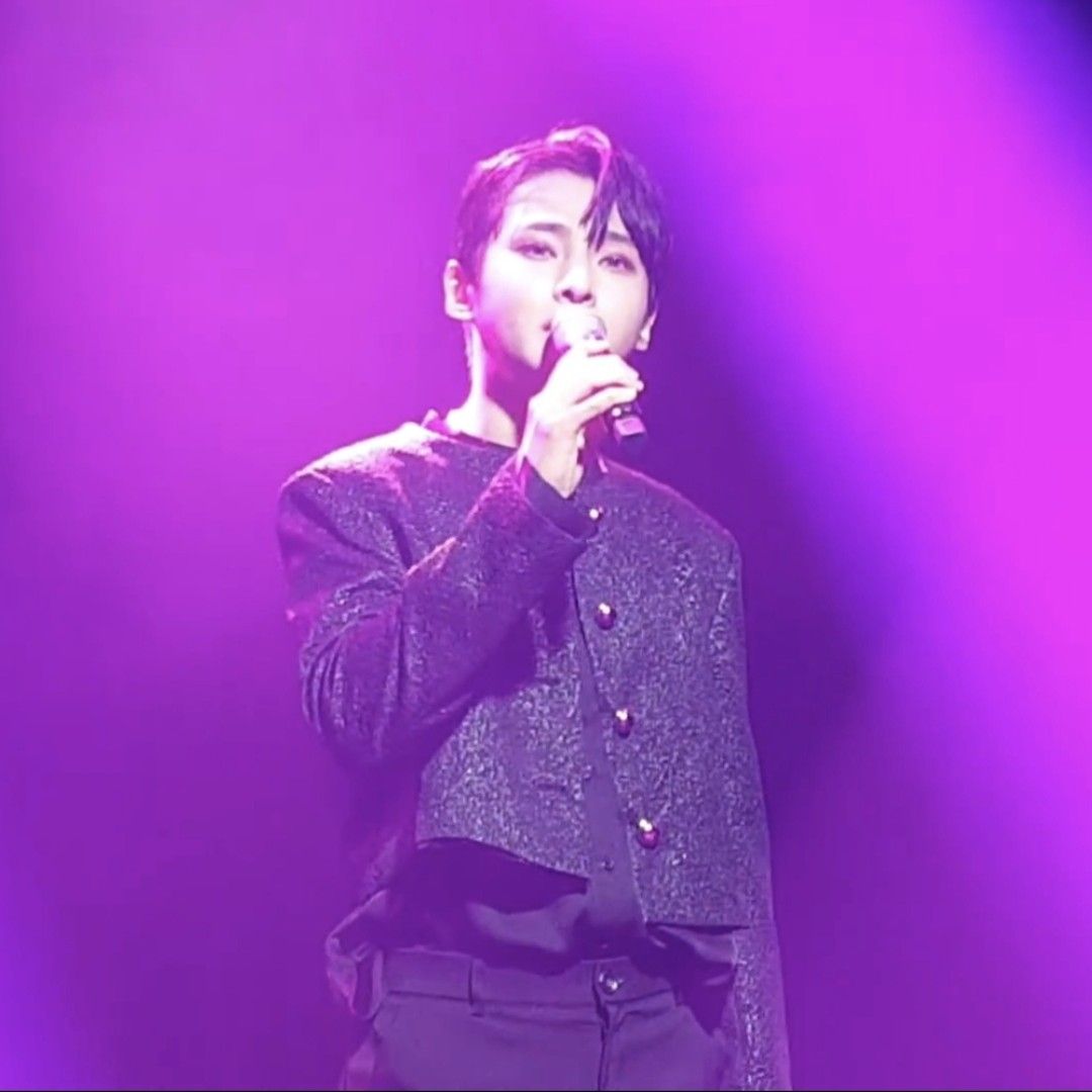 A moment captured by a fan of Seong Ri