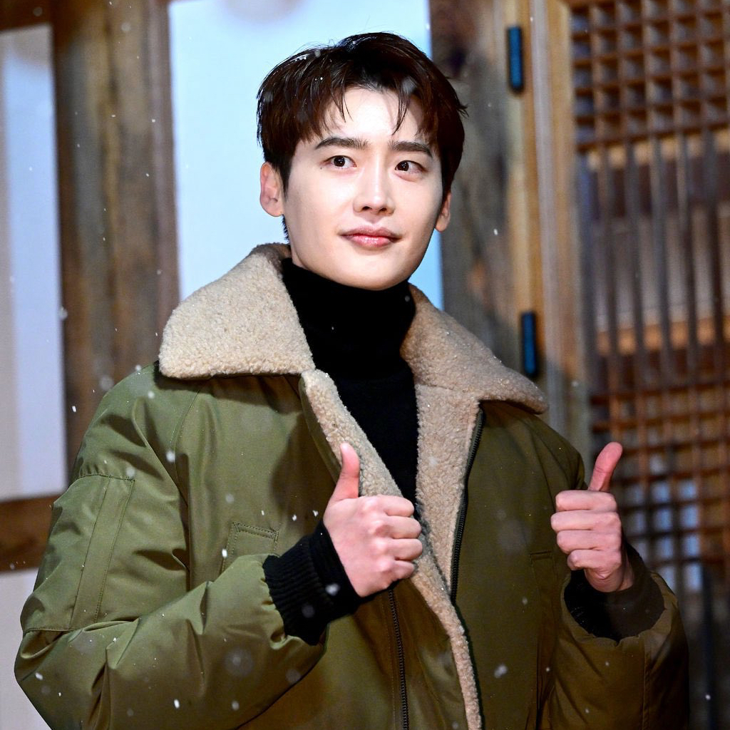 A moment captured by a fan of Lee Jongsuk