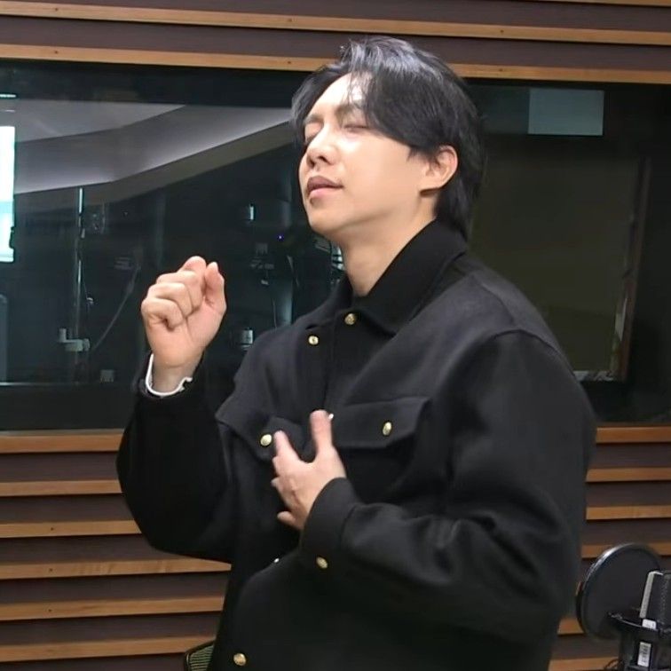 Recent activity shot of Lee Seunggi