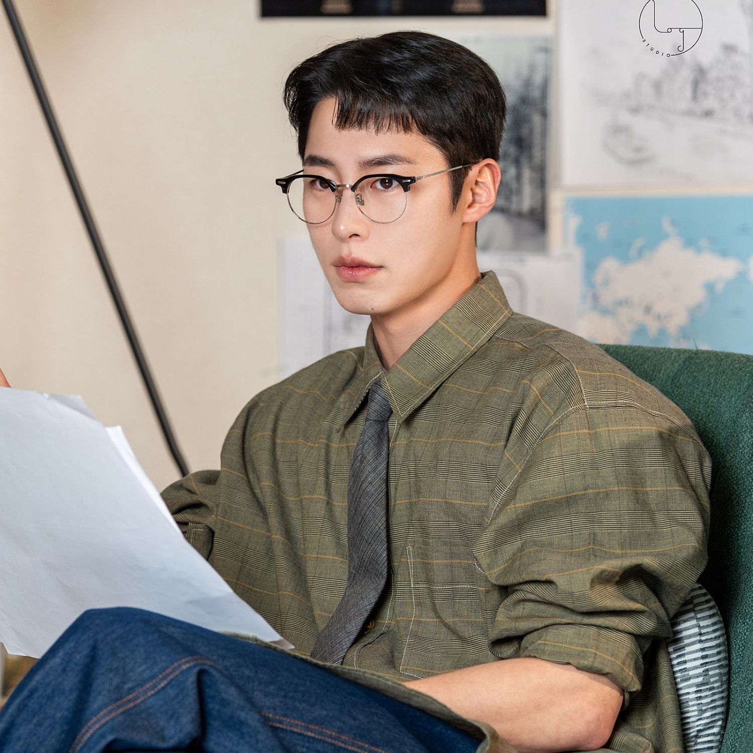 Behind-the-scenes cut of Lee Jaewook