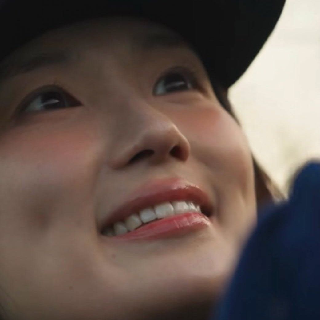 Behind-the-scenes cut of Kim Hyeyoon