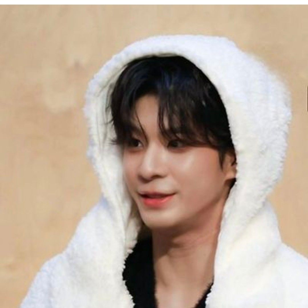 Momen yang diabadikan oleh penggemar Jeong Dongwon