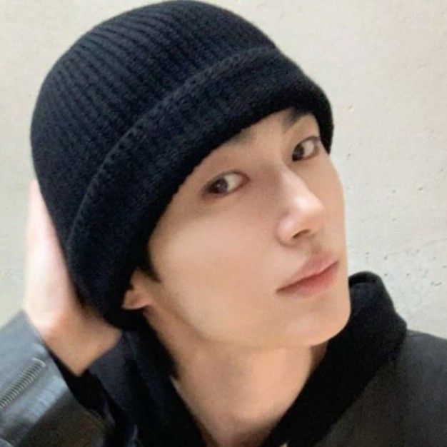 边佑锡的最新照片