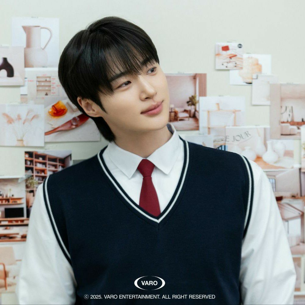 Behind-the-scenes cut of Byeon Wooseok