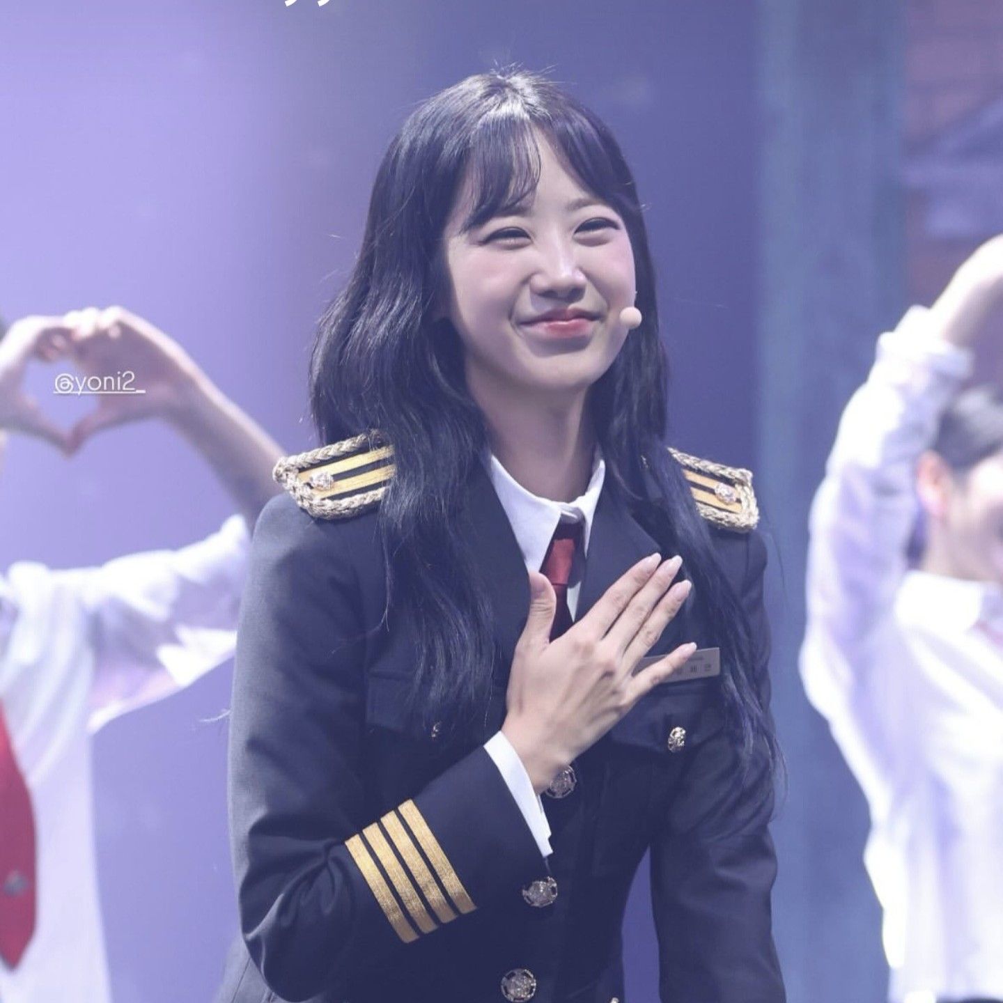 Behind-the-scenes cut of Kang Hyeyeon