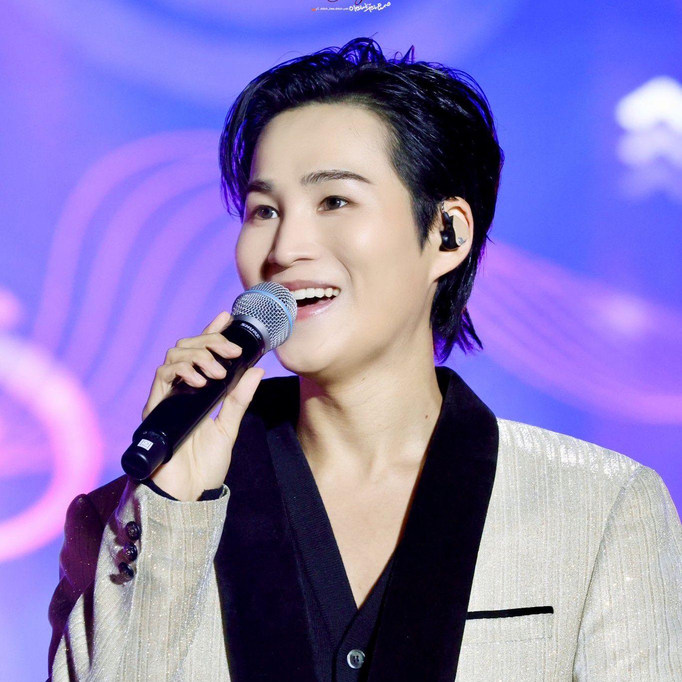 金熙栽的最新照片