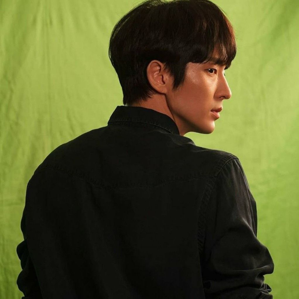A moment captured by a fan of Lee Joongi