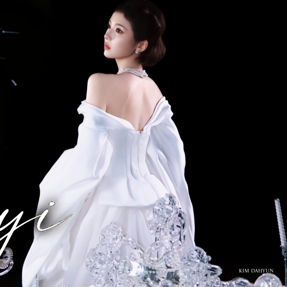 Latest photo of Zhang Miaoyi