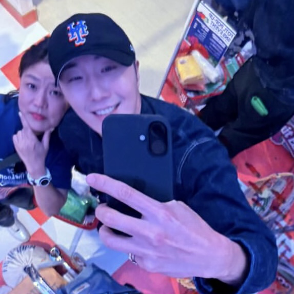 A moment captured by a fan of Jung Ilwoo