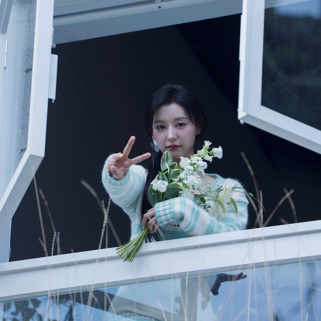 A moment captured by a fan of Kim Jiwon