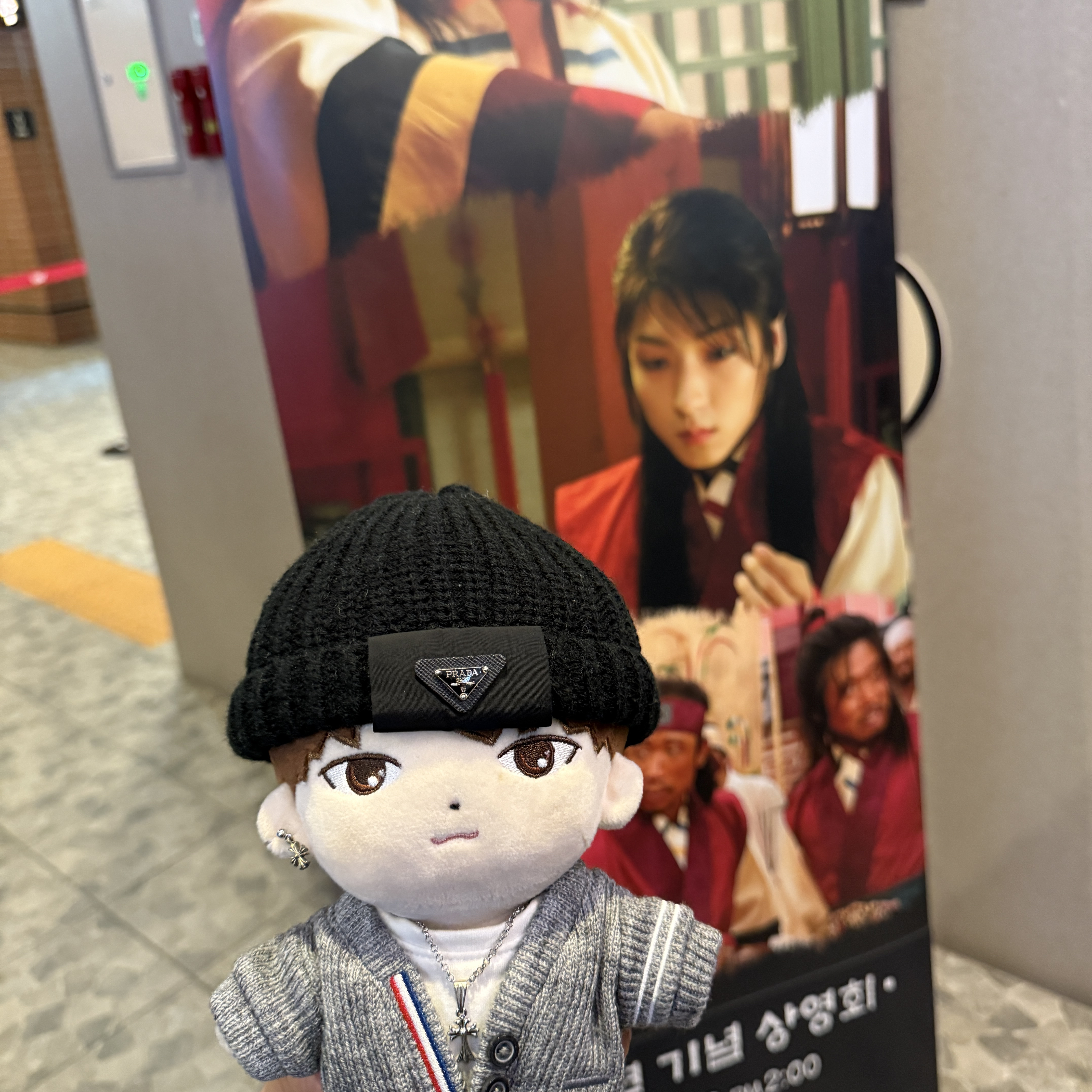 Behind-the-scenes cut of Lee Joongi