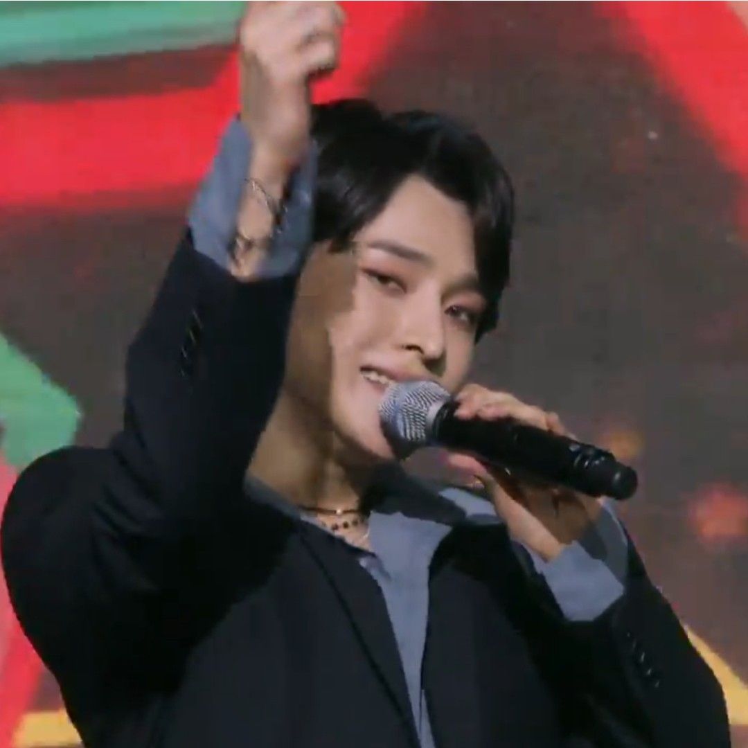 A moment captured by a fan of Seong Ri