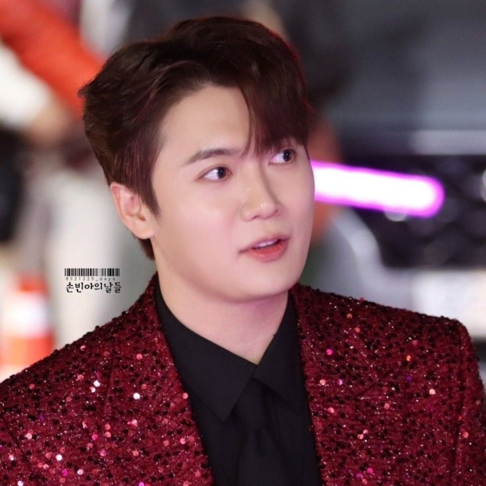 A moment captured by a fan of Son Binah