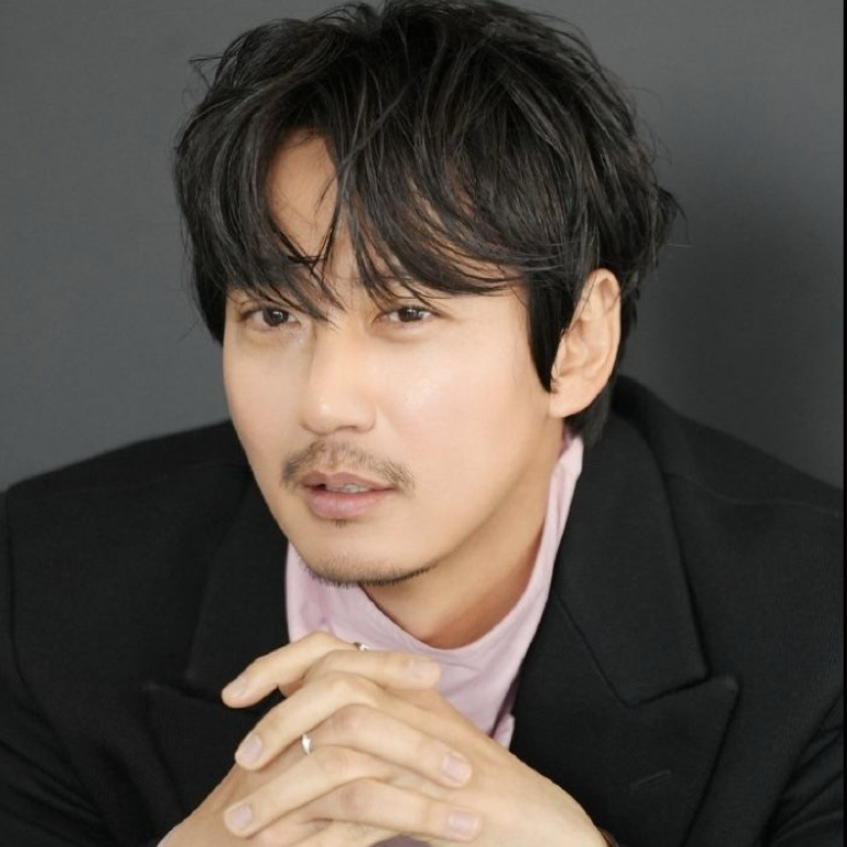 Behind-the-scenes cut of Kim Namgil