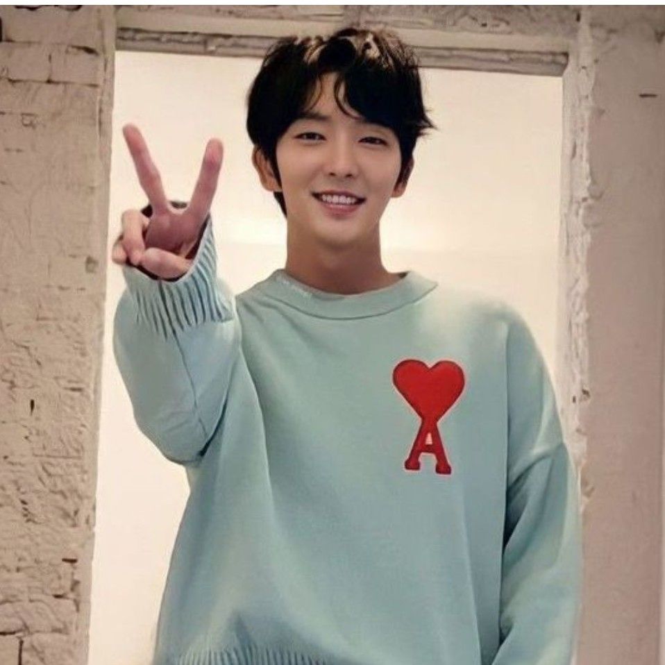 Behind-the-scenes cut of Lee Joongi