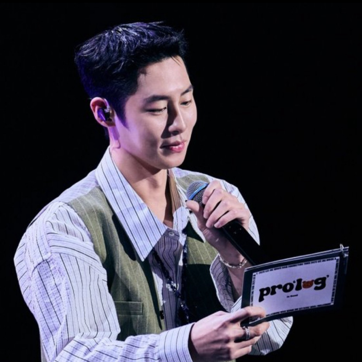 A moment captured by a fan of Lee Jaewook