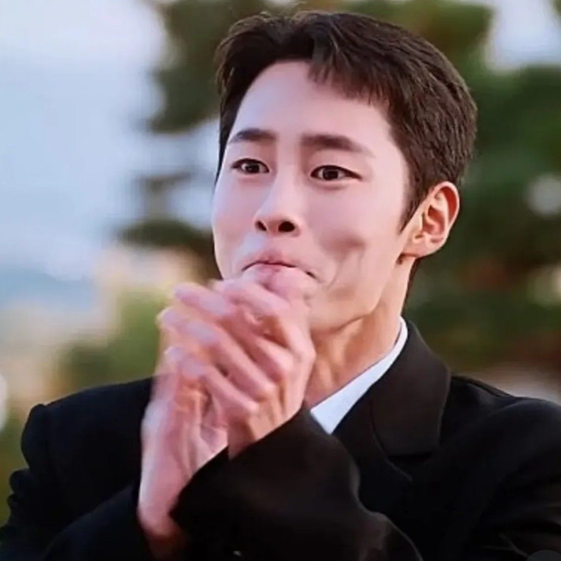 A moment captured by a fan of Lee Jaewook